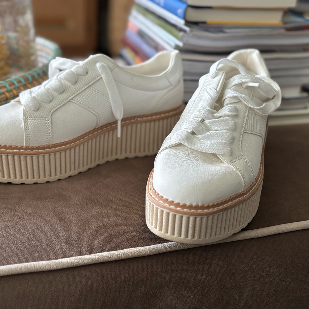 DV by Dolce Vita Bubble White leather Platform Sneakers